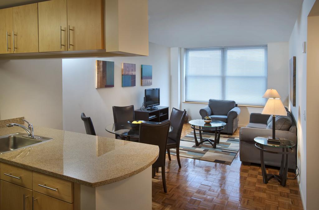 Grove Pointe - A Premier Furnished Apartment 저지시티 객실 사진