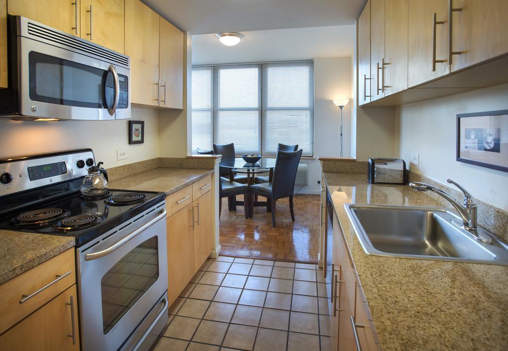 Grove Pointe - A Premier Furnished Apartment 저지시티 객실 사진