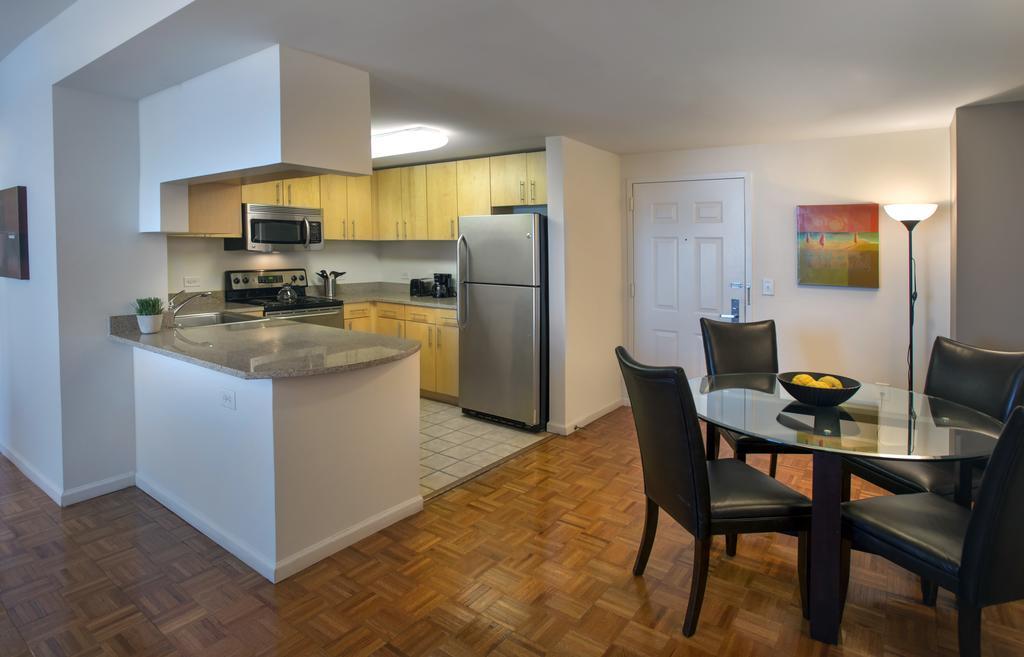 Grove Pointe - A Premier Furnished Apartment 저지시티 객실 사진
